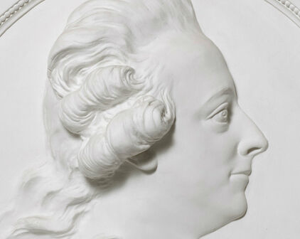 Detalj av gipsmedaljong föreställande kung Gustav III.